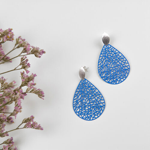 "Leaves" aus edlem Metall in Himmelblau