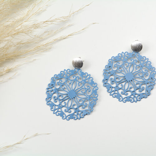 "Blätter" aus edlem Metall in Pastellblau