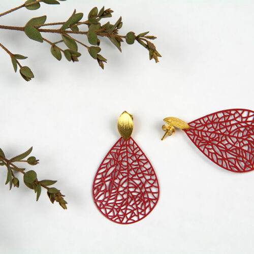 "Leaves" aus edlem Metall in Kirschrot