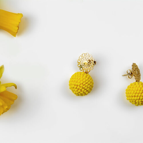 "Beeren" aus Perlen in Sonnengelb mit Blumenstecker