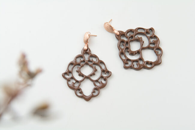 "Viola" in Cappuccino