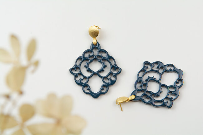 "Viola" in Nachtblau